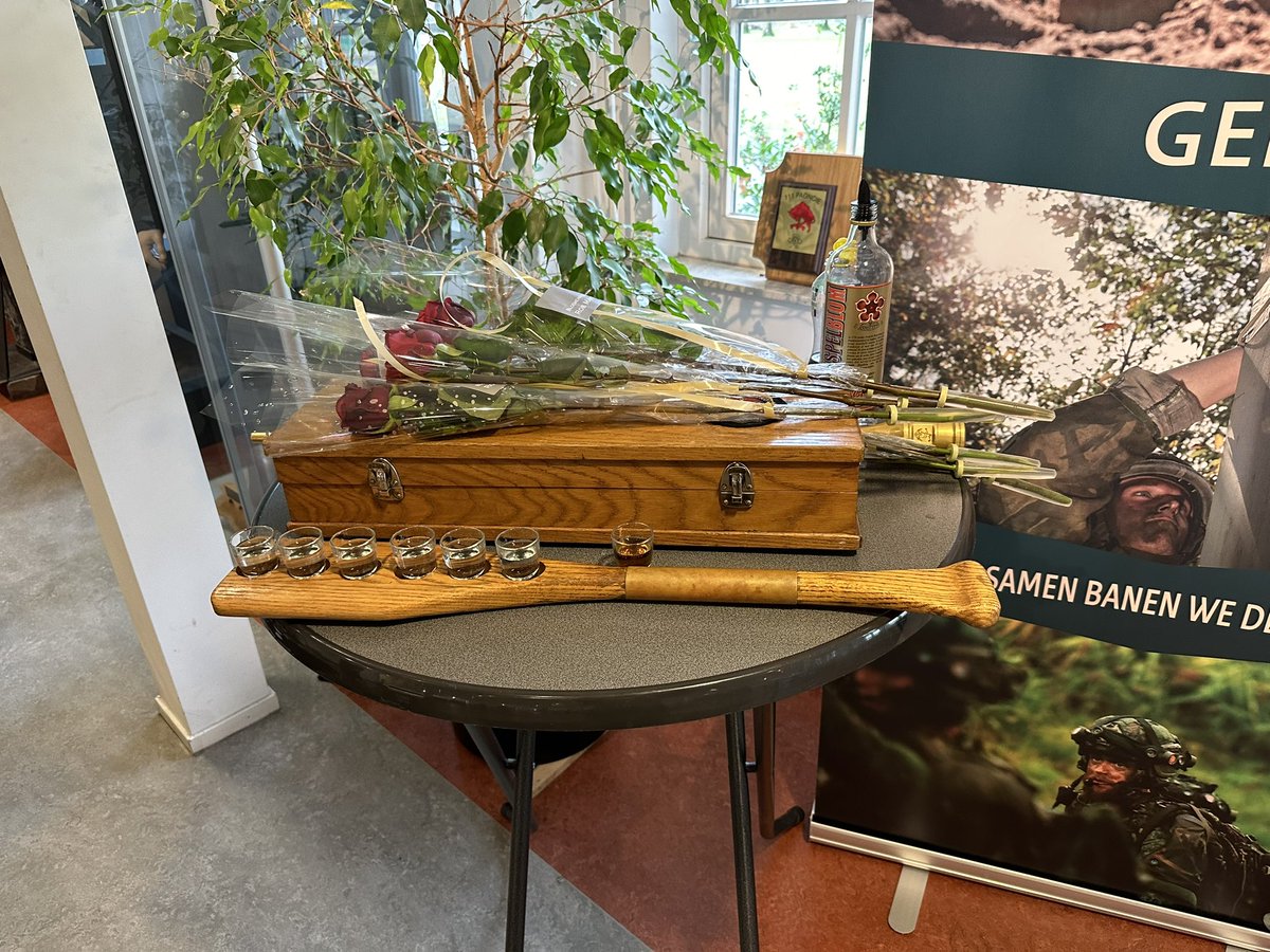 Vandaag aan 5 families postume onderscheidingen mogen uitreiken voor de inzet van hun vader of opa. Het Oorlogsherinneringskruis, het Ereteken voor Orde en Vrede en het Mobilisatie Oorlogskruis. Deze keer alles in het Huis van het Regiment. Dankbaar werk om te doen. #Sodeju!