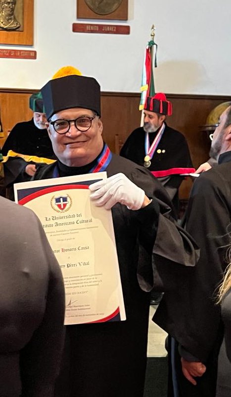DiazCanelB's tweet photo. Nuestro hermano Amaury acaba de recibir el título de Doctor Honoris Causa de la Universidad del Instituto Americano Cultural, #México. 

¡Muchas felicidades!

#Cuba 🇨🇺 https://t.co/fKt1OCWOKp