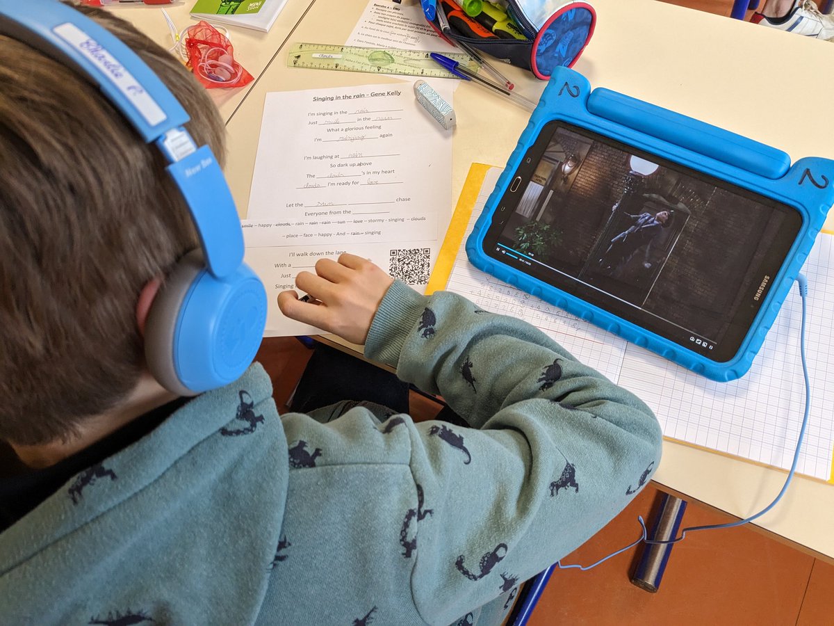 Avant de chanter, il s'agit de retrouver les mots manquants dans les paroles de cette célèbre chanson. #AnglaisRenforcé
Cc <a href="/menardmyriam1/">Myriam Ménard</a> <a href="/barbararich86/">Barbara Richard</a> <a href="/PoitiersNord86/">Poitiers nord</a>