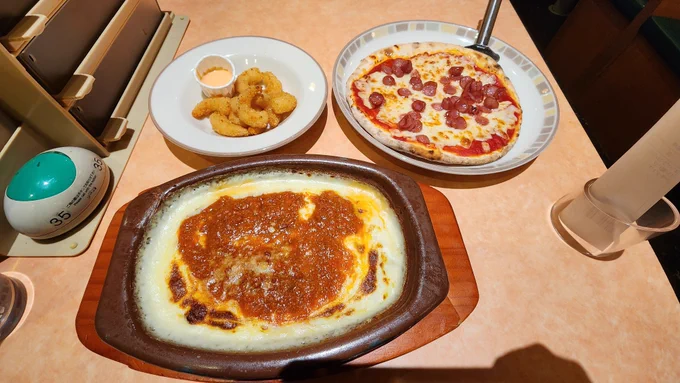 初サイゼリアなうこれで千円なのイイネ! 