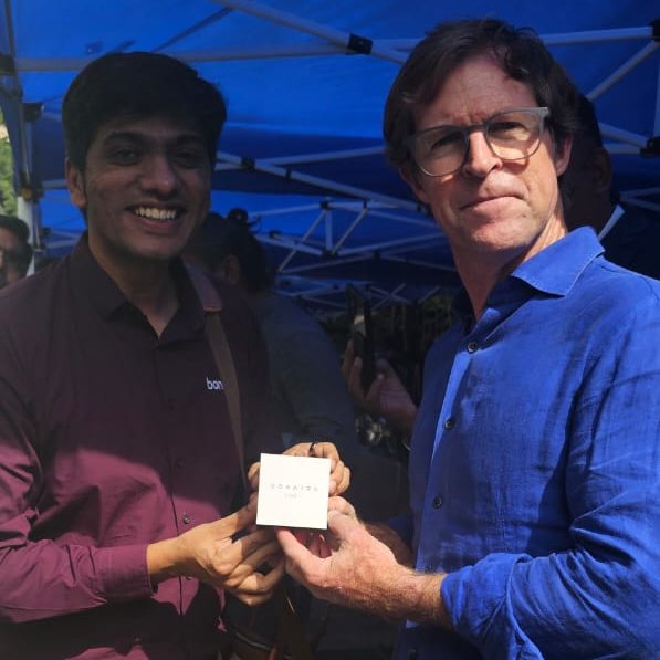 Fanboy moment captured! 😍 Our CEO, Mr. Rahul Kishore Singh got an opportunity to meet legendary
<a href="/JontyRhodes8/">Jonty Rhodes</a>, South African cricket coach at India Advantage Summit and present Bonatra Smart Ring X1 to him. He was quite surprised by the ring and accepted our gift. 📷 #bonatra