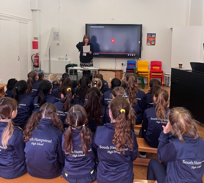 SHHSforGirls's tweet photo. Following an edifying talk from Viv Creegan about her career in news presenting, Year 4 pupils try out their broadcasting voices. #aspiration #futuresprogramme https://t.co/sbEs776JzG