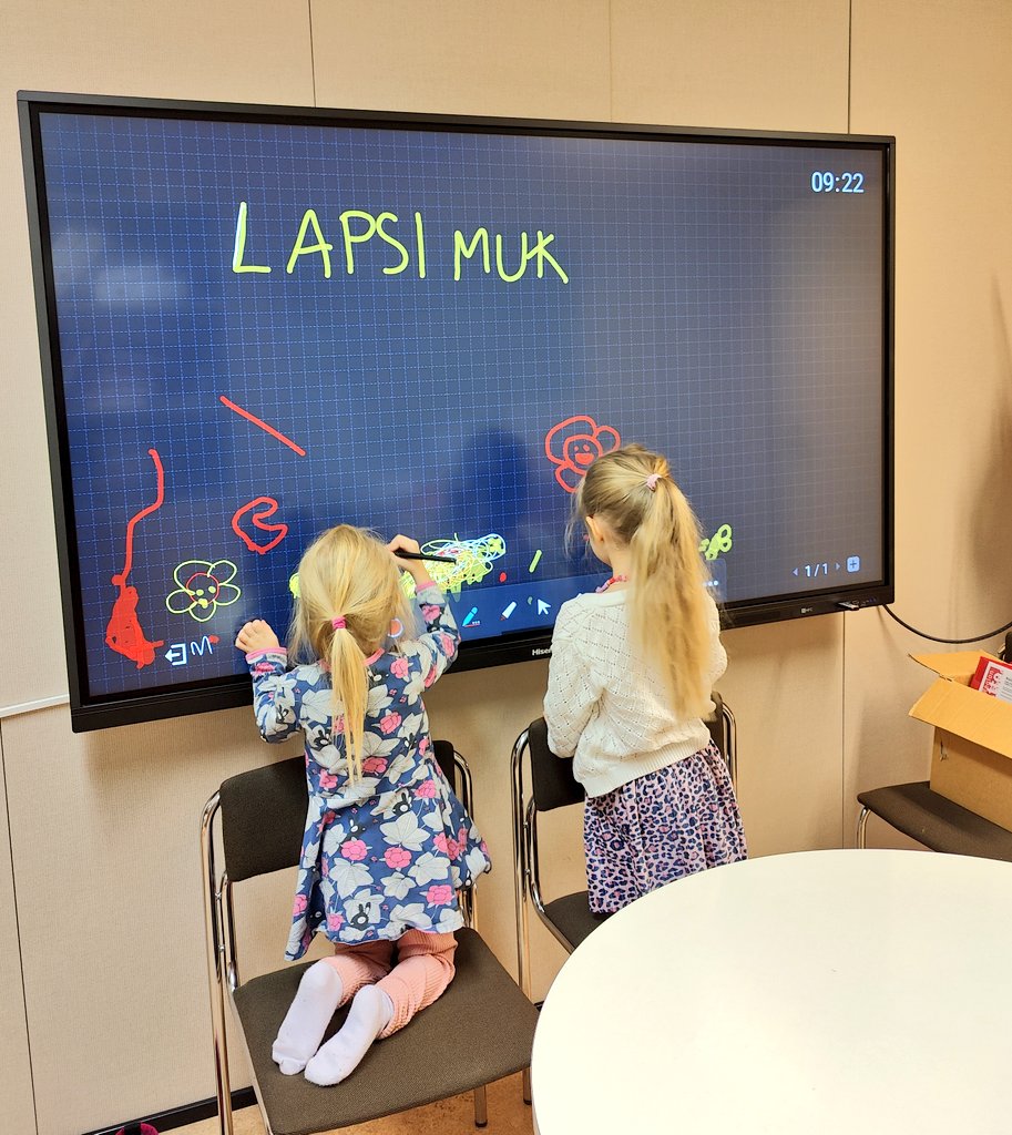 Tulevaisuuden kaavoittajat. Tänään vietettiin myös Lopen kunnalla valtakunnallista Lapset mukaan töihin -päivää.
#LapsetMukaanTöihin2023 #LopeltaHyvä #maankäyttö #kaavoitus