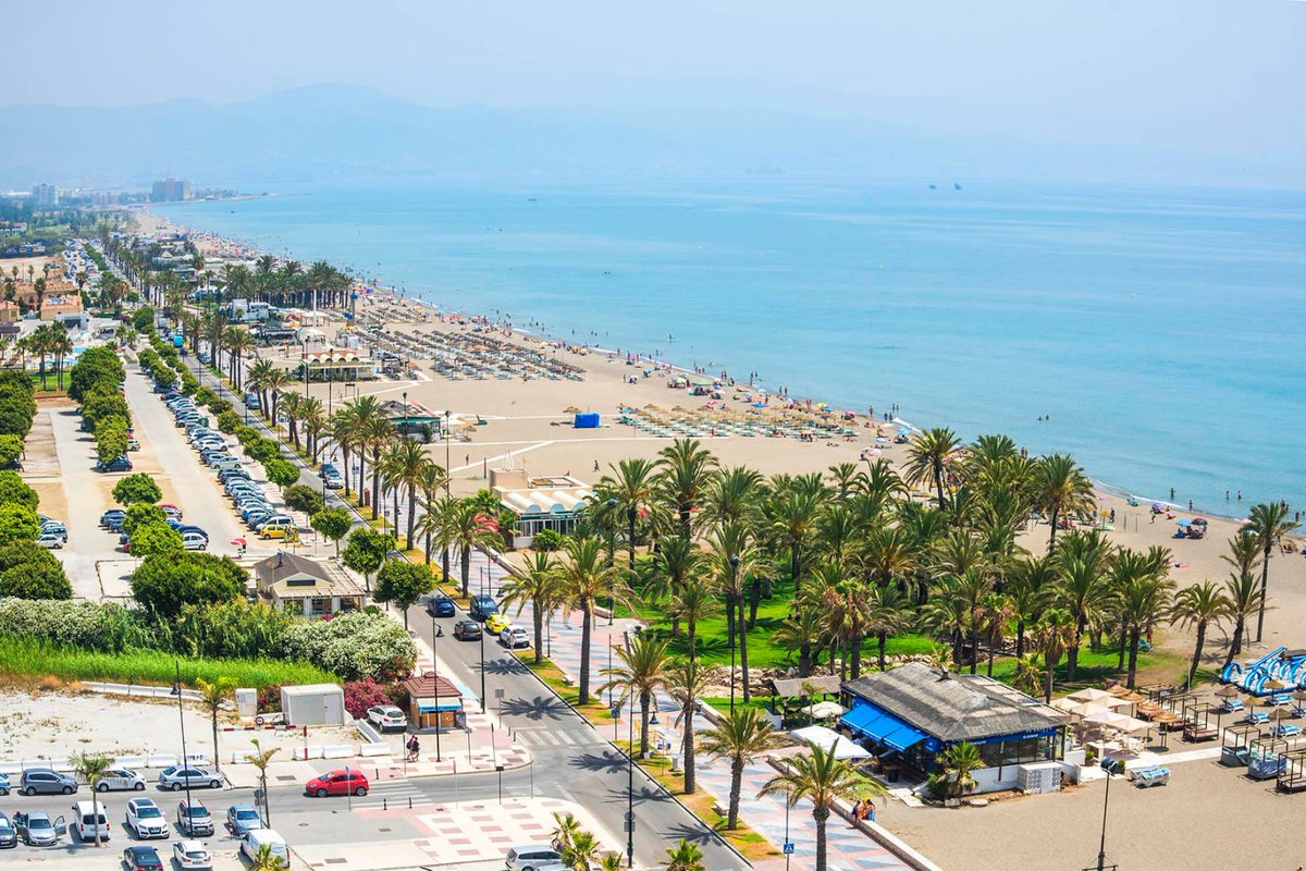 Torremolinos_On's tweet photo. #Torremolinos supera el millón de #viajeros en 2023 y roza ya los cinco millones de #pernoctaciones.

La localidad registró en octubre 133.974 viajeros y 565.248 pernoctaciones hoteleras, cifras muy superiores a las de 2019.

ℹ https://t.co/HfId1ipPf6 https://t.co/YLHsE8zWfs