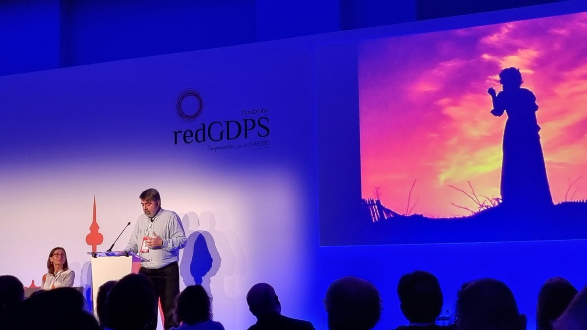noeliafbrufal's tweet photo. "Aprender de nuestros errores y no perder la ilusión; dudar, cuestionar, aprender, con ilusión " @josepfranch en #CongresoRedGDPS "nos sabes hacer importantes" @saraartola1 Gran ponencia, grandes palabras. Un fuerte aplauso desde luego👏 #redgdps https://t.co/phi8A3hCrP