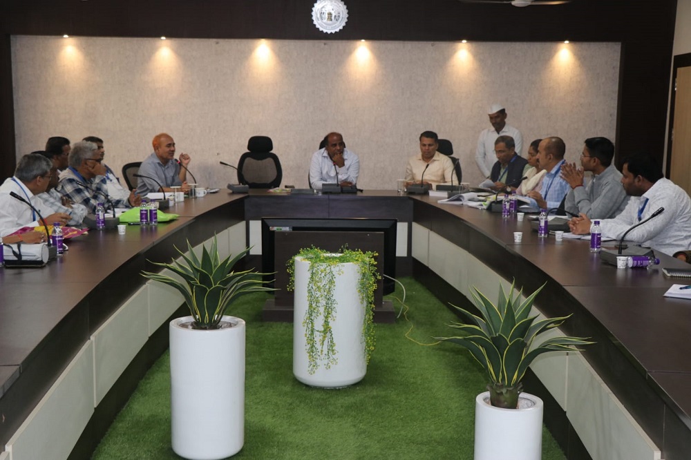 collectorbalagh's tweet photo. मतगणना से एक दिन पूर्व ईवीएम गणना कक्ष तक लाने के लिए होगी ड्रिल 
मतगणना स्थल पर आरओ व एआरओ के साथ
अनावश्यक रूप से साथ नही होंगे
 #ElectionUpdate
#rajivkumareckumarec
#CEOMPElectionsMPElections
#ECISVEEPEP
#MPElection_2023 #MPAssemblyElection2023 #CEOMP #MCC https://t.co/3I8kZxGRii