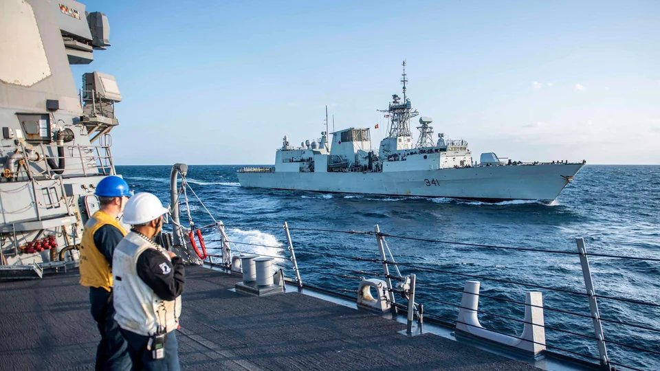 ⚓️🇨🇦 @RoyalCanNavy Halifax class #frigate HMCS Ottawa (FFH341)sailing with Arleigh Burke class #destroyer USS Milius (DDG69) in the East China Sea. 24 Oct 2019 @HMCSOTTAWA #DDG69 #warship #navy #naval