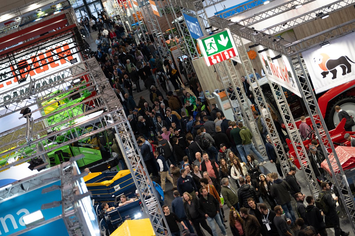 470.000 Menschen haben die #AGRITECHNICA 2023 besucht. Die Innovationen waren vielfältig, ein Tag reichte nicht, um 2.800 Ausstellerstände zu besuchen und alle Maschinen zu bestaunen. 📸Eine Auswahl an Bildern gibt es unter: agritechnica.com/de/besuchen/me…