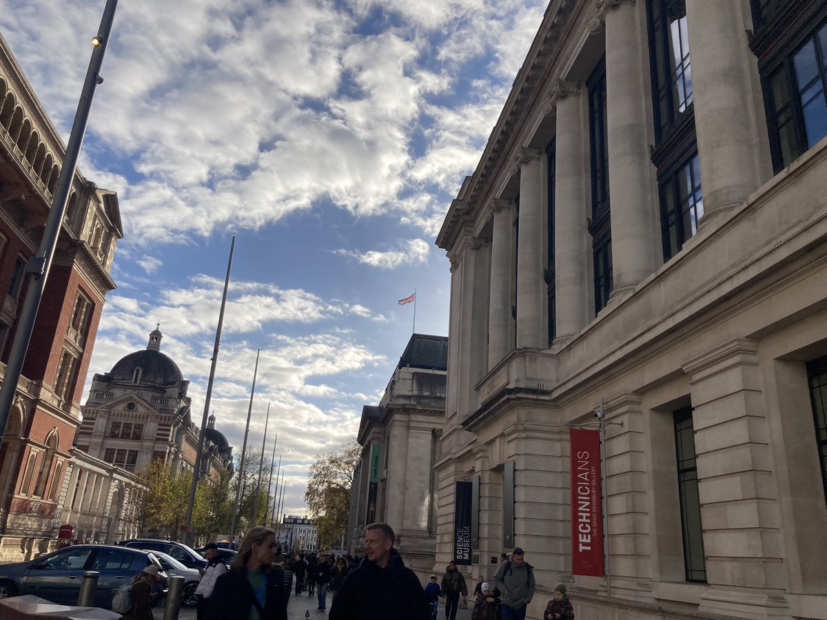 A beautiful day for exploring the @sciencemuseum and the @NHM_London