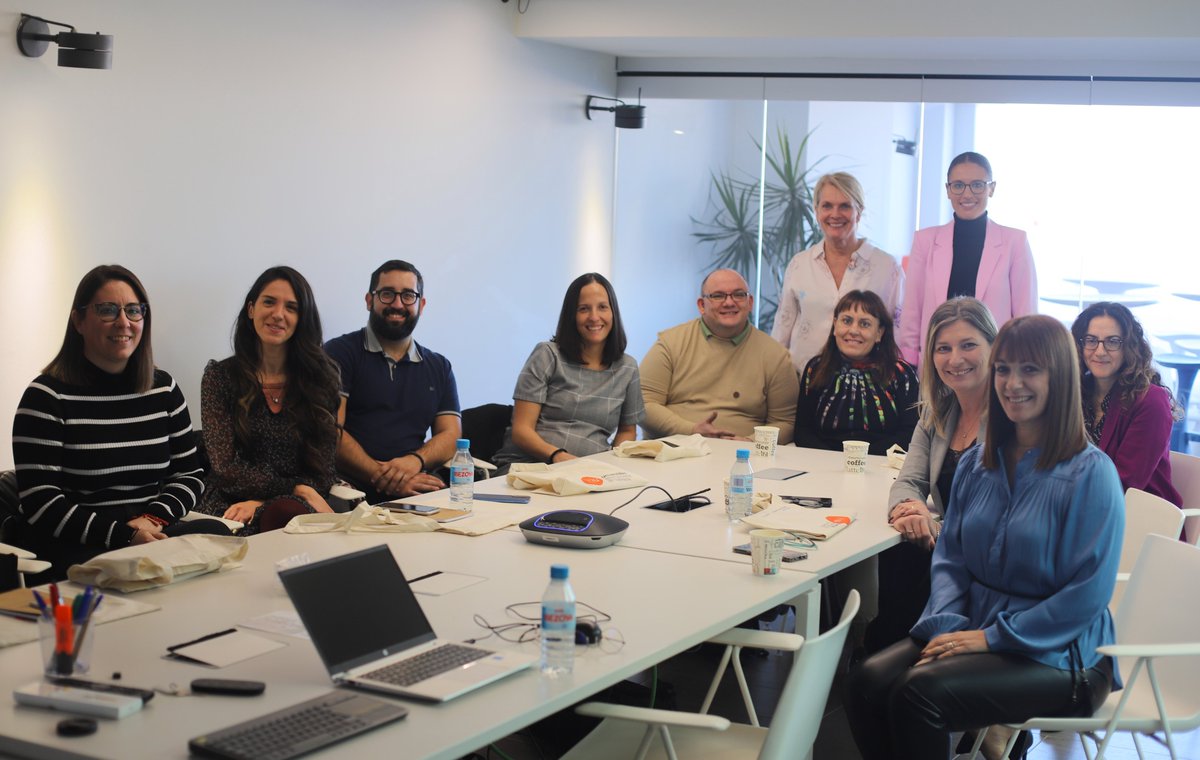 UniversidadVIU's tweet image. Hoy, jornada &quot;Responsabilidad ética en investigación con seres humanos&quot;.
Celebrada en el seno de la formación de los miembros del CEISH -Comité de Ética para la Investigación con Seres Humanos- de VIU.
Ponente: Susi Marcos, Asesora de Ética en Investigación y Docencia de @upvehu.