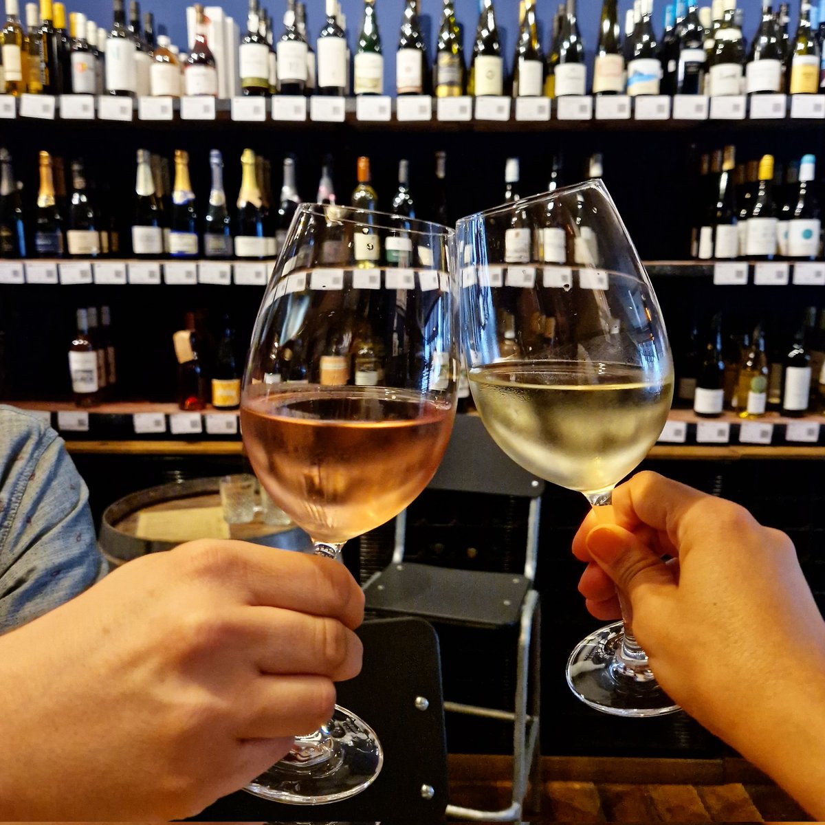 OAK_N4's tweet photo. Black Friday? 🤔
We prefer Wine Friday! 😉🍷🙌

#wine #oakn4 #friyay #winefriday #winelovers #winetasting #vino #wein #vinho #finsburypark #localwinebar #theplacetobe https://t.co/cwc6fuInDc