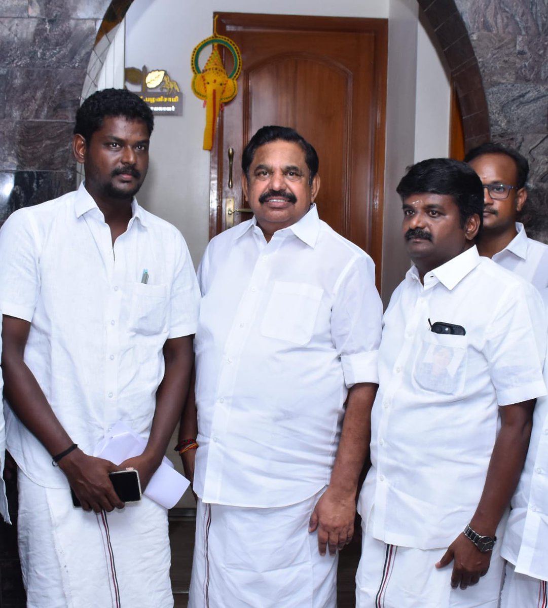 RajeshWhite_'s tweet photo. All India Anna Dravida Munnetra Kazhagam (AIADMK)  கழகத்தின்
@AIADMKITWINGOFL

திருச்சி மண்டல 
தகவல் தொழில்நுட்பபிரிவின் 
செயலாளராக
அன்பு நண்பன் M.மணிகண்டன் @runmanirun 
அவர்களுக்கு வாழ்த்துக்கள் ❤️💐
@ADMKofficial @AdmkOnline @AIADMKOfficial https://t.co/2gZZouK5Mu