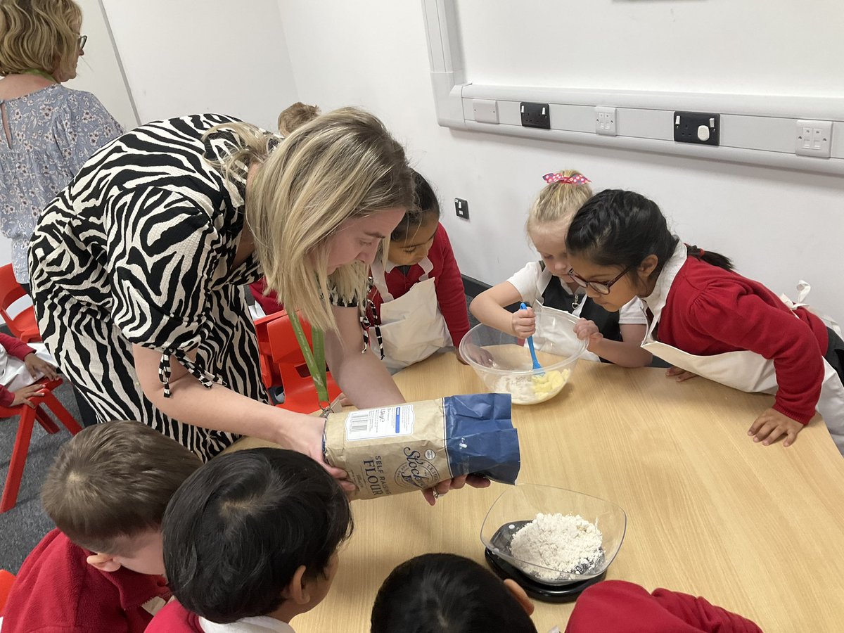 MrsClarkeKMPA's tweet image. Baking using our skills of weight and capacity in a real life context. Children looked closely to ensure the scales were accurate. #kestrelmaths #reallifecontexts #baking @kestrelmead @MrsHillKMPA Don’t forget the bake sale today for the children in Gaza!