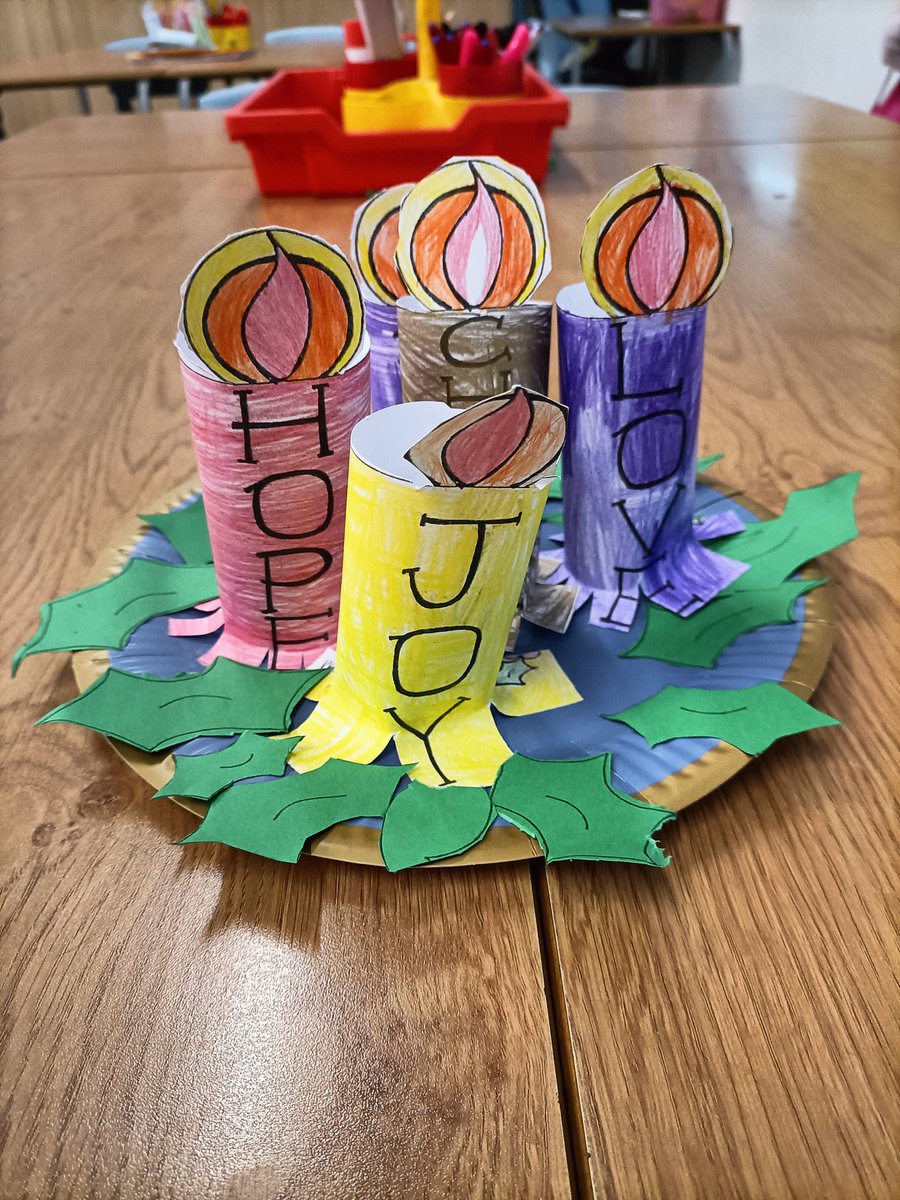 EastfieldPSHull's tweet photo. #eps4AB learnt all about the symbolism of the advent wreath for Christians. They worked as a team to make their own advent wreath to decorate their tables. #epsre https://t.co/6CMvbbQAKe