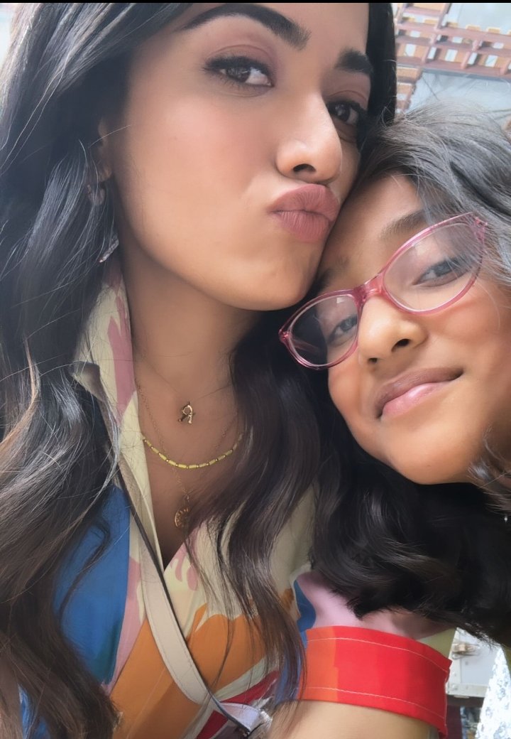 JoshiSripriya's tweet photo. Awww ❤️
These sista's are luv 😘
When we know about her she was small child but now she grown up
Don't know how time will pass .
@iamRashmika #Shiman #RashmikaMandanna https://t.co/wpDrNhDRwR