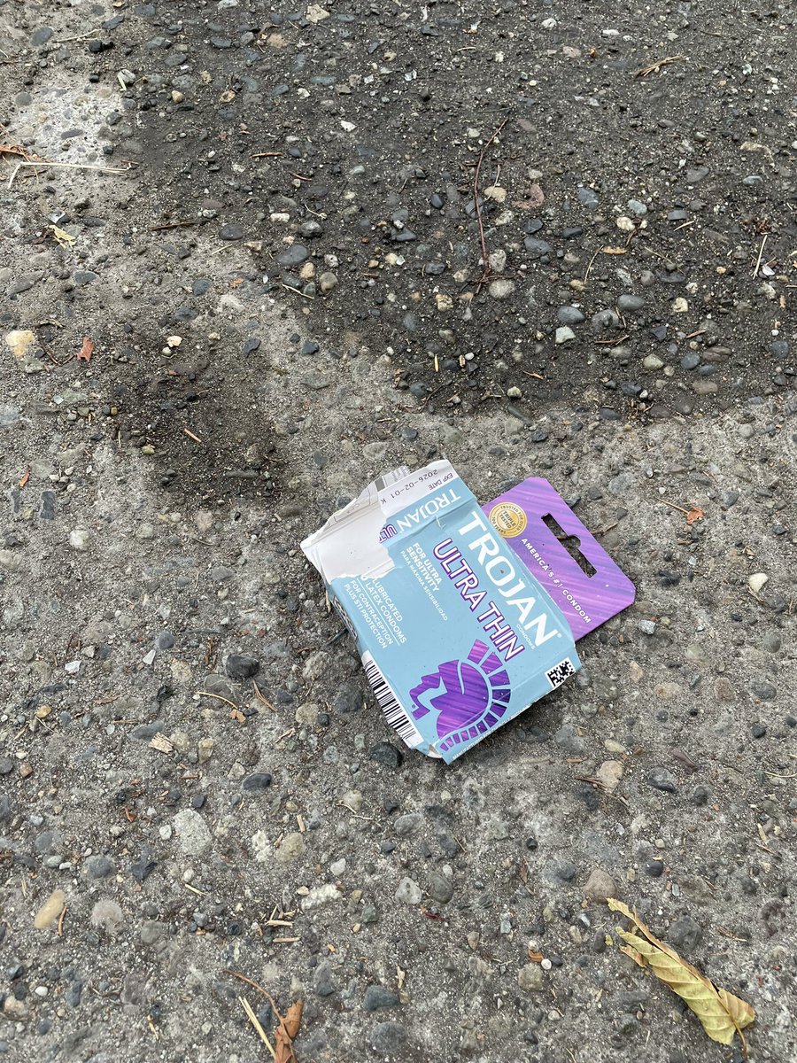 Shaakeal_Oneil's tweet photo. @MayorofSeattle How about you make a commitment to listen to the families living in neighborhoods up and down Aurora Ave N who are sick and tired of their streets being used pimps and prostitutes night after night after night. It’s disgusting and disgraceful. #LictonSprings deserves better. https://t.co/ehptJTQOCP