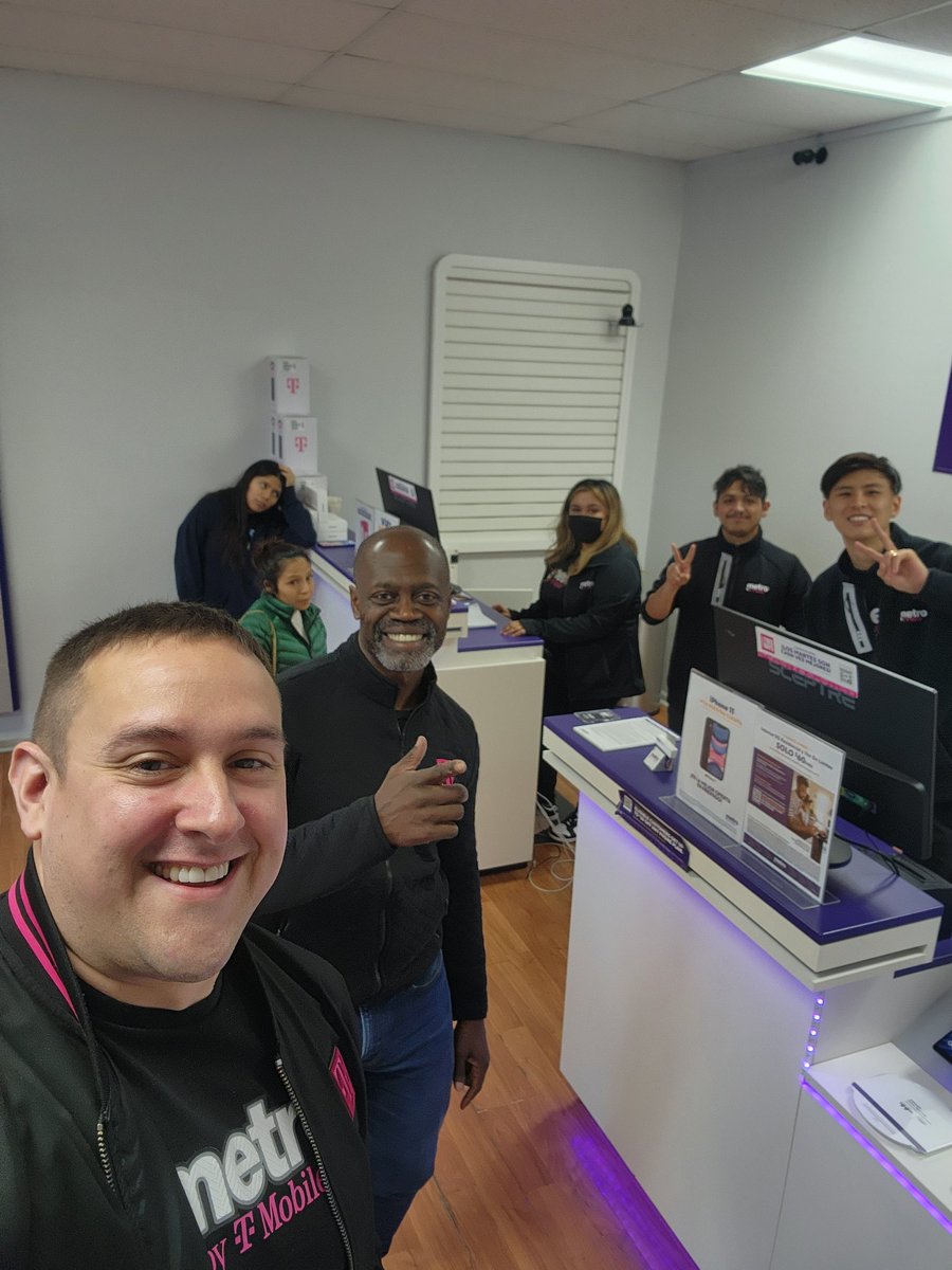 Early Morning visit with Young and DF  Wireless team! Ready for Black Friday!