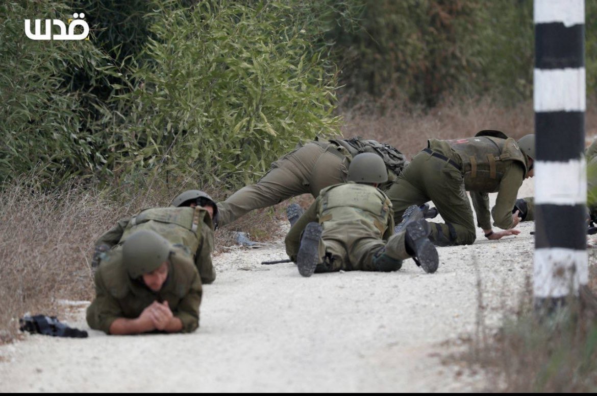کہا جاتا ہے کہ اسرائیل کے وزیر دفاع نے اس تصویر کو ڈیلٹ کرنے کے لیے بہت پیسہ خرچ کیا، اس لیے اس تصویر کو زیادہ سے زیادہ پھیلائیں!💪،