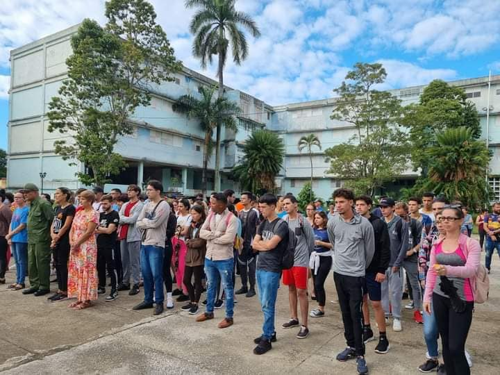 MeyvisEstevezE's tweet photo. Se desarrolla en todo el país el Bastión Universitario convocado por la @FeuCuba. #OrgulloFEU @DiazCanelB @DrRobertoMOjeda @aylinalvarezG https://t.co/ziZzESCvhD