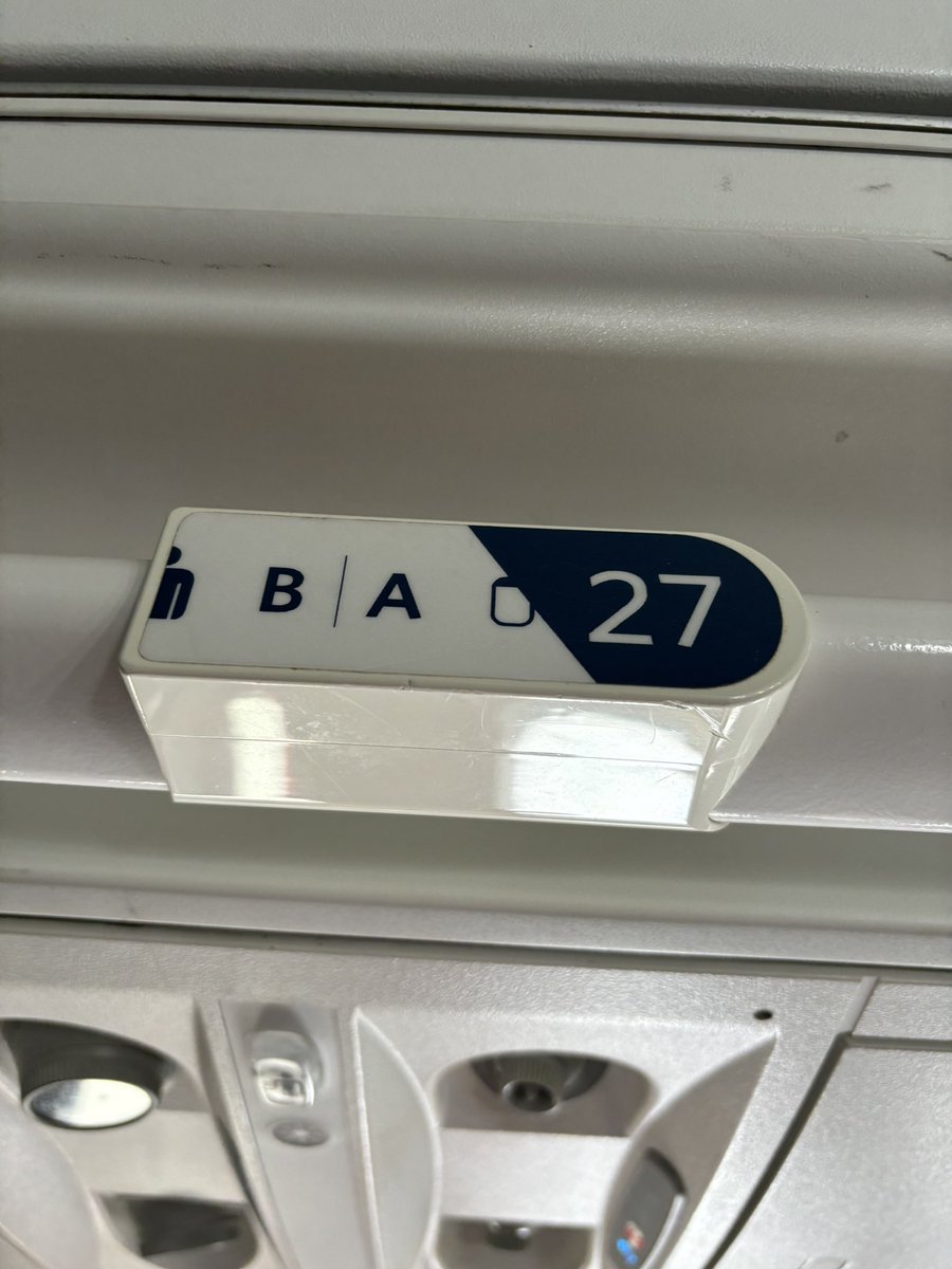 meghankk71's tweet photo. @Delta DO BETTER! Flight 2189 from DTW to PHL! Gross! Clean your planes! #deltaairlines #delta #delta https://t.co/qpWQlfgcpO