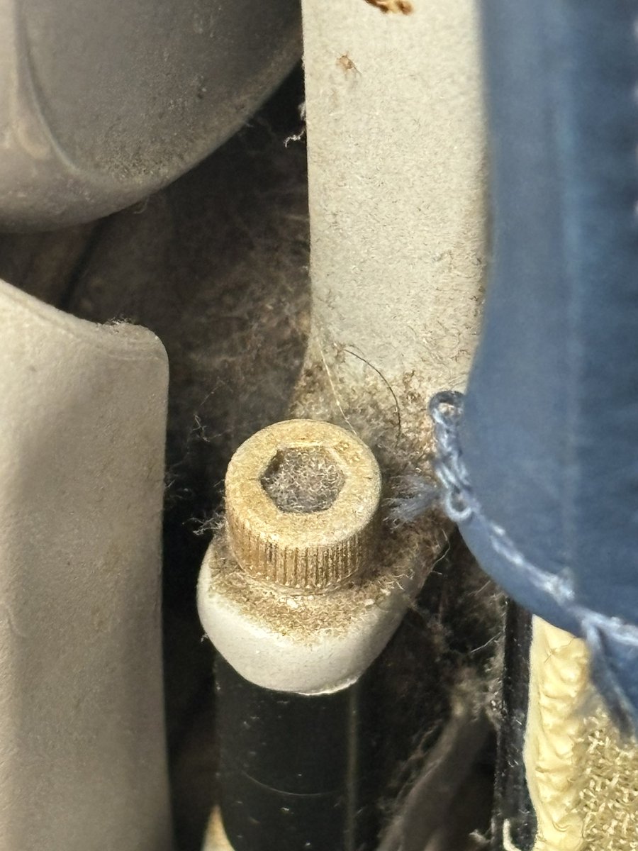 meghankk71's tweet photo. @Delta DO BETTER! Flight 2189 from DTW to PHL! Gross! Clean your planes! #deltaairlines #delta #delta https://t.co/qpWQlfgcpO