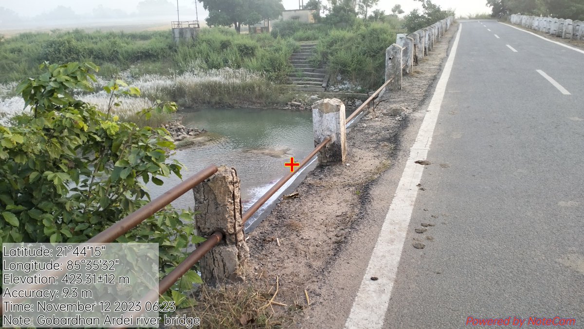 Roshansahooo's tweet photo. Safety fence over the Ardei River Bridge is broken due to an accident three weeks ago along Gobardhan-PadmapurRoad. It is now unsafe  for commuters. Please Sir look  into this issue and take necessary action to repair. @PRDeptOdisha @DistAdmKeonjhar @OriBkeonjhar @mohanmajhi_BJP https://t.co/RvMFwOhdlg