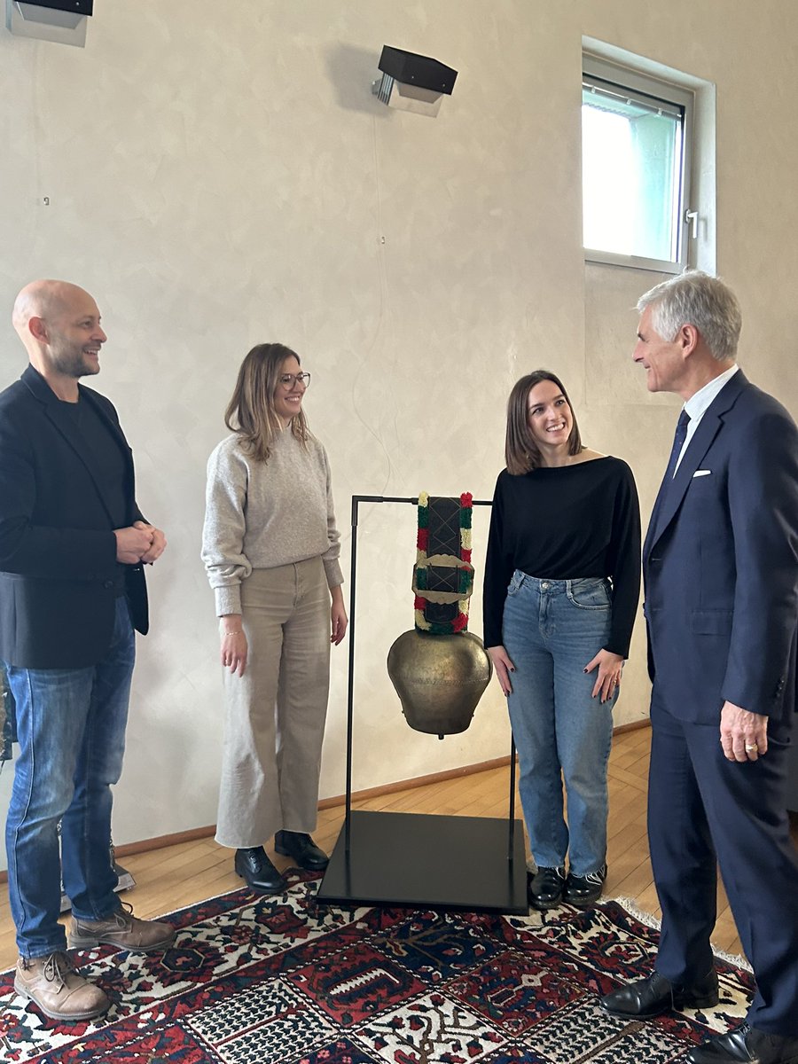 LinhartBMEIA's tweet photo. Österreich wird in Deutschland immer mit gutem Essen verbunden. Dazu tragen wir auch als #genussbotschaft bei @AustriainDE! Interessanter Austausch mit @LsL_Austria zu den österreichischen Auslandsstrategien für unsere Lebensmittel und Kulinarik.
#refocusaustria @austriatourism https://t.co/2BSXPy2SmD
