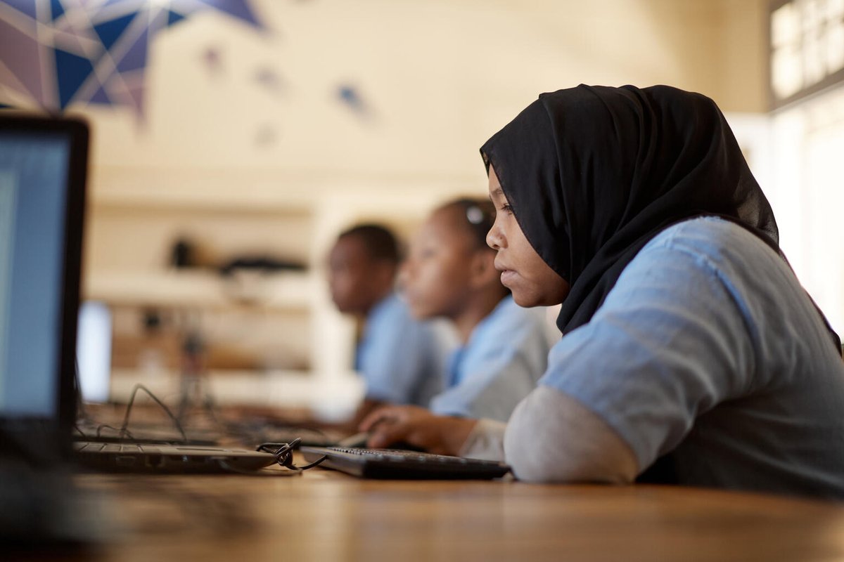 The digital world is full of opportunity, but disadvantaged children are less likely to benefit thanks to inequalities in their lives.

We &amp; <a href="/LSEnews/">LSE</a> reviewed digital inclusion policies from 17 countries and asked: how well do they serve these children?

 unicef.org/globalinsight/…