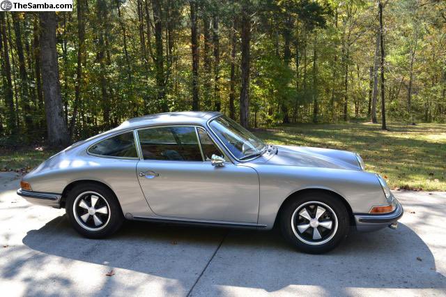 PorscheSauce's tweet photo. California Soul…. 

Porsche 911S from 1967. 

Pure style imho …. 

https://t.co/m1e1EdV004 https://t.co/EOwNdiCAGV