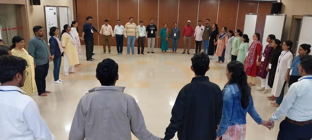 MSDEEDIISERPune's tweet photo. We were then joined by @ShivajiAtre and Pooja, sharing tips to help us destress, laugh, and come together as a group! A much needed skill for teachers! #together_we_learn #learning_is_fun https://t.co/dzaAgUAad3