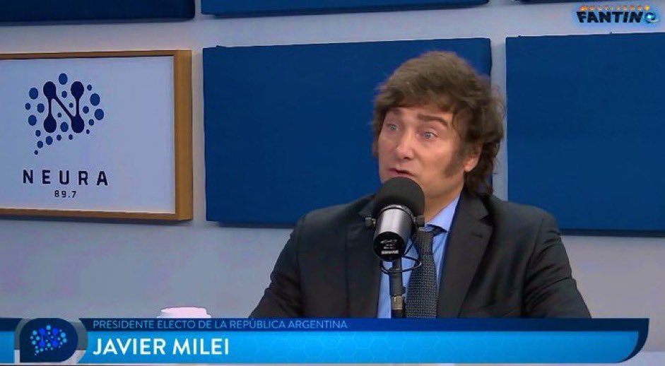 agusantonetti's tweet photo. Javier Milei: "Los políticos van a tener que sufrir como los argentinos de bien. Se acabaron sus privilegios, se acabo la joda de la política".

EXCELENTE. https://t.co/E6xbfqYbku
