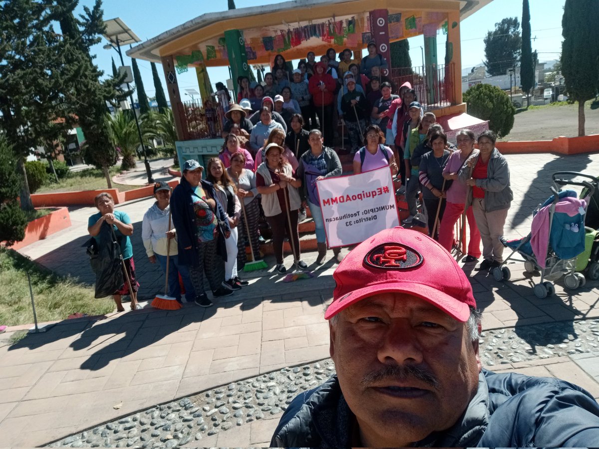 gabr_losanchez's tweet photo. #CadaVezSomosMasEquipoADMM y haciendo presencia en el #MunicipioDeTeotihuacan, con servicio comunitario en espacios recreativos, para Beneficio de las familias mexiquenses
#Distrito33 https://t.co/gxSv5IVs2y
