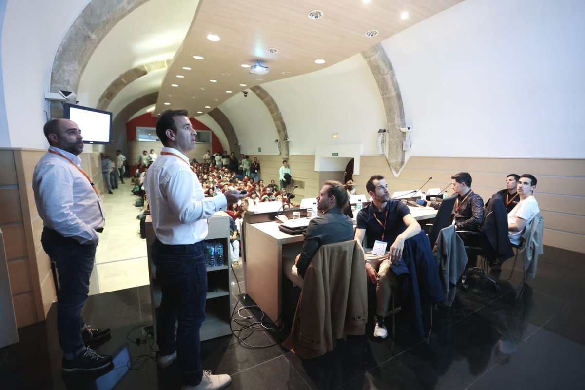 🏋️ Sala Europa: Descubre el "Manejo del dolor lumbar en el deporte" con Juanjo Alcoz , Miguel Moreno <a href="/FisioLasGaunas/">Fisioterapia y Medicina Deportiva Las Gaunas</a>, Alberto Marqués R@drmarquesrapela, Julen Lazkanotegi, David Loras, Ignasi de la Rosa y Samuel Pérez. ¡Conoce las estrategias clave! #DolorLumbar #CongresoAEF2023