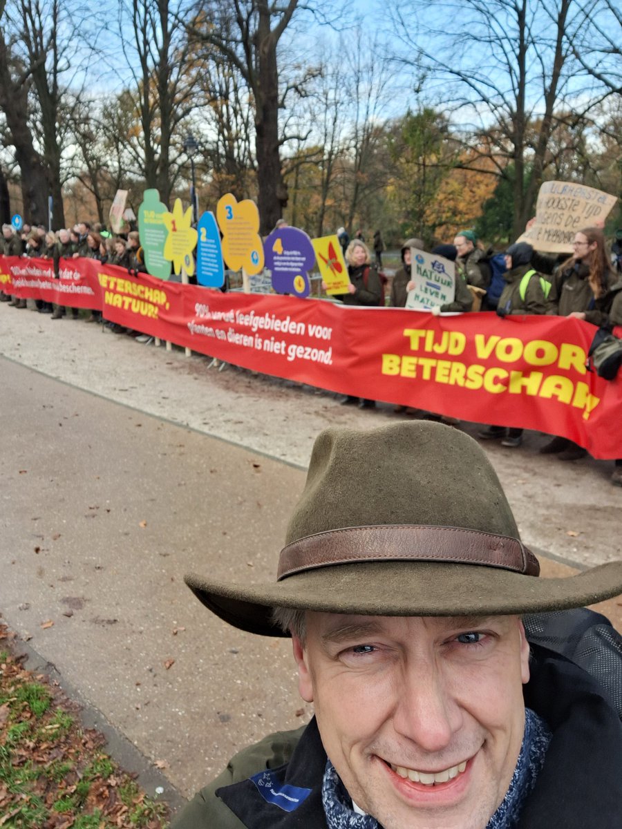86% of all people in the Netherlands love nature. Foresters have come to The Hague to remind us: #protectnature now