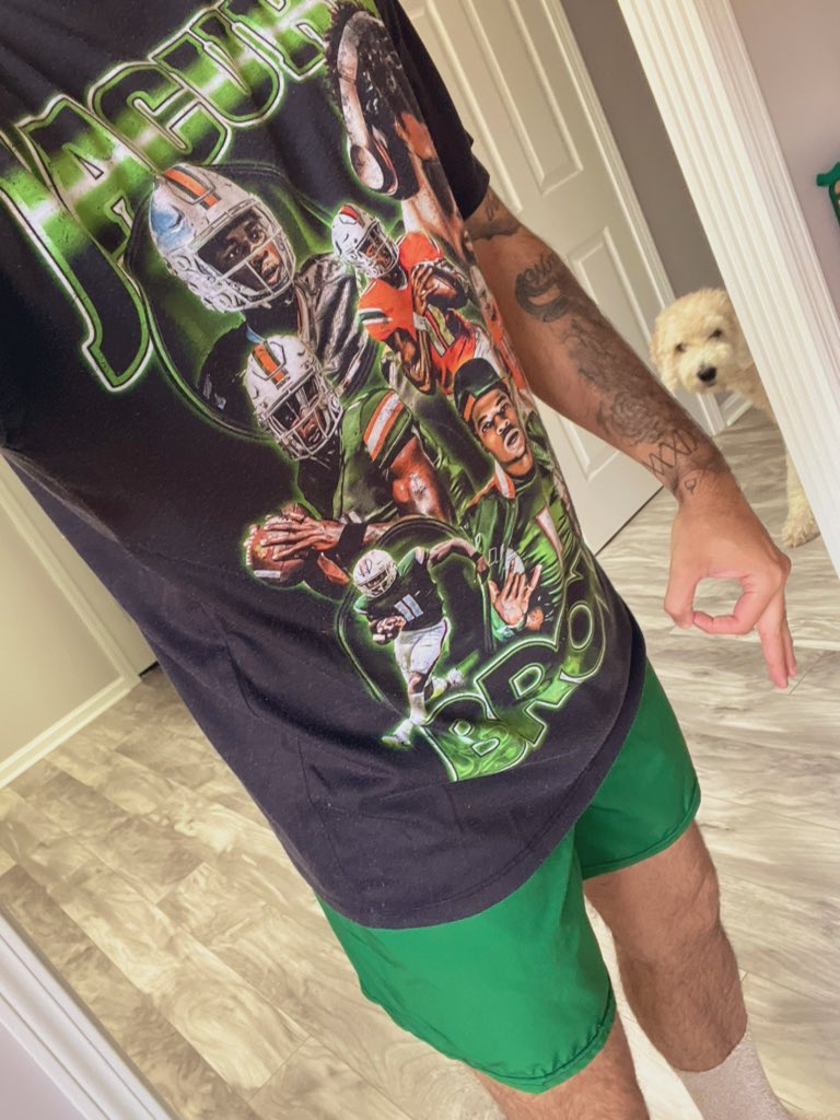 MrWineAndDine_'s tweet image. Tried to manifest this today ☹️

#FreeJB 🟠🟢

Also, I caught Kobe slippin in the background 🤣