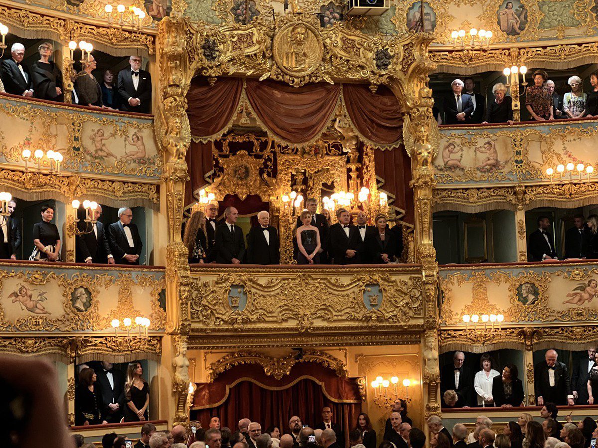 LuigiBrugnaro's tweet image. Un grande orgoglio, per tutta Venezia, la presenza del Presidente Mattarella alla prima del @teatrolafenice. 

L'inaugurazione della stagione lirica e del balletto con "Les Contes d'Hoffmann", regia di Damiano Michieletto e direzione musicale di Frédéric Chaslin.

Diretta su…