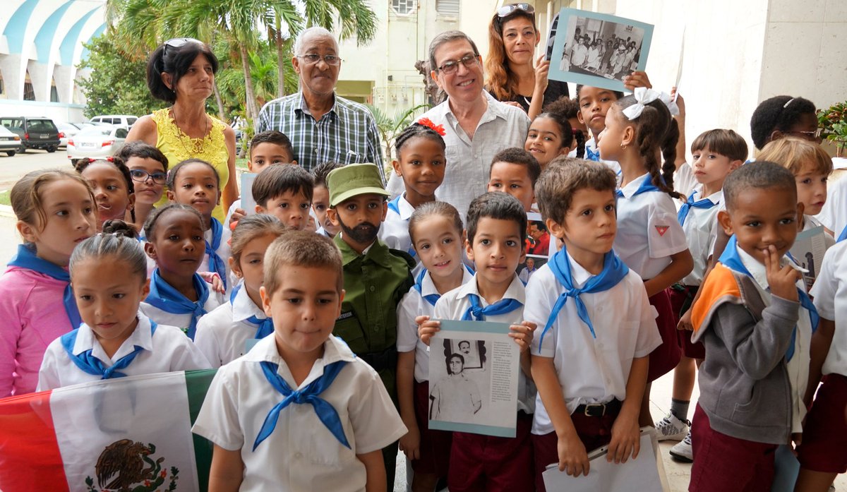 En la víspera del 7º aniv. de la partida física del Comandante en Jefe de la Revolución Cubana Fidel Castro Ruz, el colectivo de <a href="/CubaMINREX/">Cancillería de Cuba</a> reafirmó que la #DiplomaciaRevolucionaria siempre será fiel a su legado y a su inquebrantable confianza en la victoria.

#FidelPorSiempre