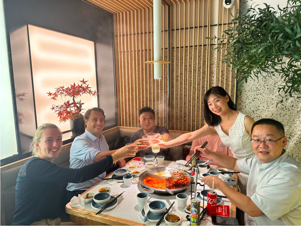 Sinowei_'s tweet photo. Sinowei welcome Cloetta team to Shanghai and Belfast! 

Thank you to Berend-Jan , Veerle and #Chewie from the #Cloetta team for travelling across Europe and Asia to meet our teams and establish #guanxi. We look forward to working together! #China #export https://t.co/iAdT3ElY1q