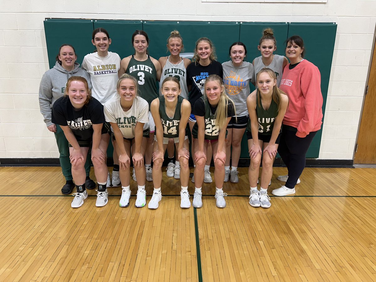 Meet your 2023-24 Olivet Girls Varsity Team. 💚🏀#thesquad