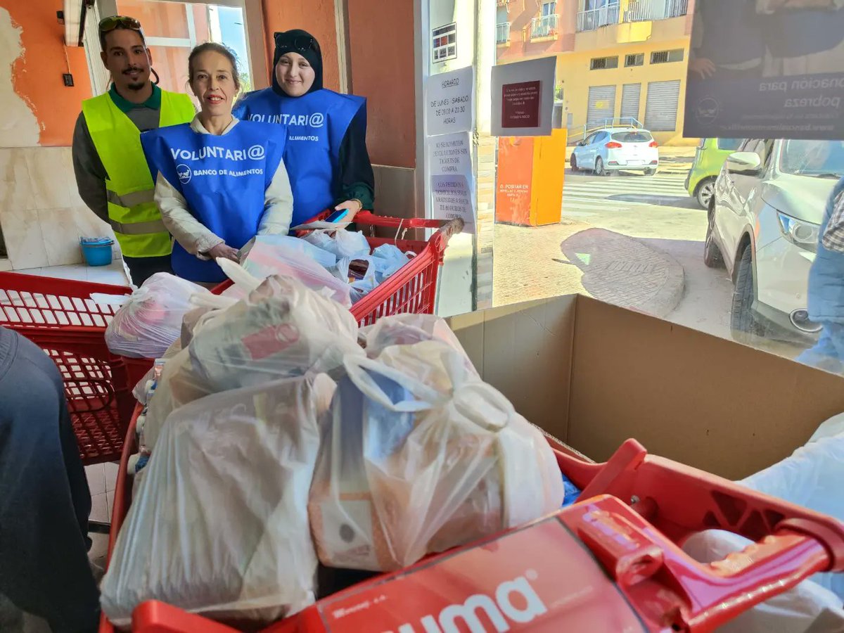 Merchedemelilla's tweet photo. #KilosDeSolisaridad
#melillensessolidarios
#GR23
#alimentaunavidamejor
#FESBAL
#colaboracion #solidaridad
@BancoAliMelilla
@PedroParedesRu @fesbal_org https://t.co/q32uudEf3r