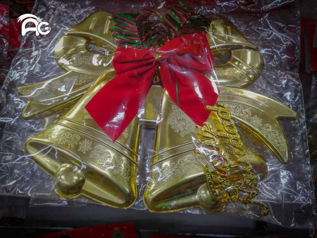 Comerciantes y tiendas del mercado municipal de Granada activados con una gran cantidad de ofertas y descuentos en una variedad de productos alusivos a las festividades navideñas.