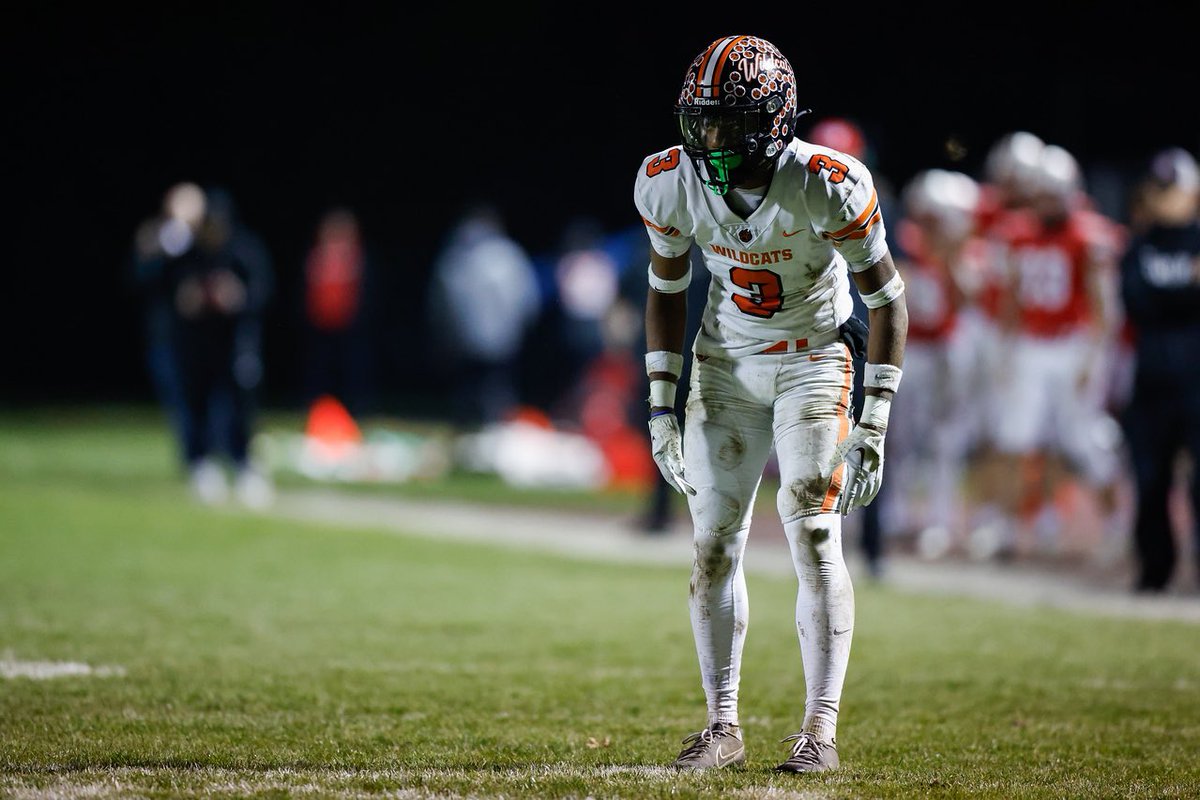 Go check out my Junior Year Highlights!

hudl.com/v/2MYSQJ