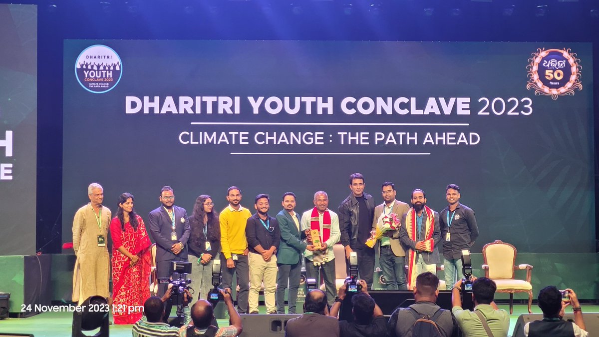 I_m_abhishek135's tweet photo. @SATTVIC_SOUL felicitated with Youth Action Award at Dharitri Youth Conclave from Esteemed Padma Shri Awardee Shri Jadav Payeng Sir, @SONUSOOD Sir, @SATPATHYLIVE Sir, @ADYASHASATPATH3 Mam

Thank you @DharitriLive1 for the Special Felicitation.

#DharitriYouthConclave2023 https://t.co/mEkEiv9CxR