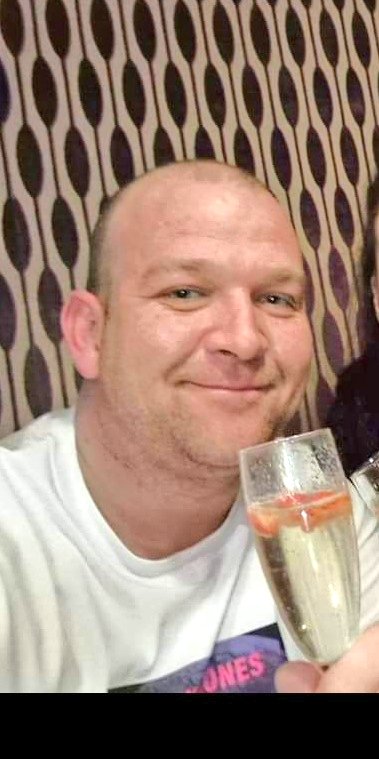 NoChronic2022's tweet photo. This is Warren the real hero he tackled the Algerian scumbag, the pictures show his top that scumbag try stab him , the Brazilian guy grabbed the knife and ran across the road with it. Can we share his picture and get him the praise he deserves please 🙏 👏 
#DublinHero🫶 https://t.co/S82JrXsCdQ