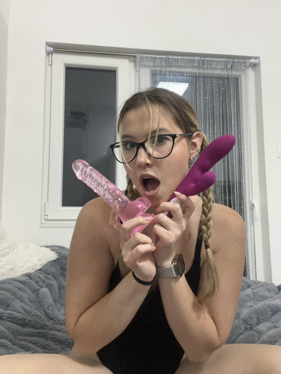 loreineme's tweet photo. Új játékaim🔞😈
Ha szeretnéd látni, iratkozz fel az onlyfans oldalamra❤️
My New toys🔞😈
If you want to see, Subscribe on my onlyfans❤️
https://t.co/l2fpBNiYyh
#foryou #bestvideo #body #dildo #checkof #hungariangirl #Hungary https://t.co/8KbE1J7ewN
