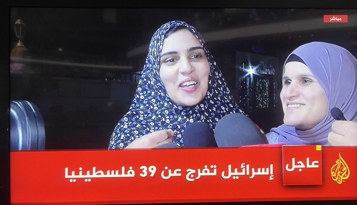 AljamalSalma's tweet photo. مرح حرة, دخلت السجن طفلة 16 سنة وخرجت 24 سنة، فرحتها مع أمها علاج للنفسية والله 🙏🏼
#غزة_تنتصر للحرية https://t.co/MFd3eAMjNo