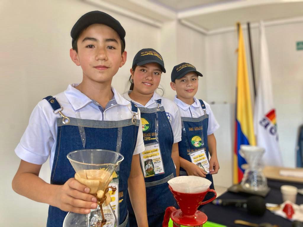 UsolidariaCo's tweet photo. Seguimos en #Pitalito, preparando el mejor café para el futuro de #Colombia, en la Feria de la Red Solidaria de Café, con 45 organizaciones de #Huila, #Putumayo #Caqueta #Tolima #Santander y #Boyacá
El Gobierno le apuesta a fortalecer la economía popular y a los caficultores ! https://t.co/AtyTNgyMhh