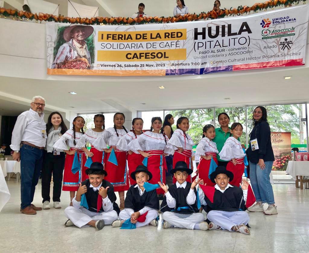 UsolidariaCo's tweet photo. Seguimos en #Pitalito, preparando el mejor café para el futuro de #Colombia, en la Feria de la Red Solidaria de Café, con 45 organizaciones de #Huila, #Putumayo #Caqueta #Tolima #Santander y #Boyacá
El Gobierno le apuesta a fortalecer la economía popular y a los caficultores ! https://t.co/AtyTNgyMhh