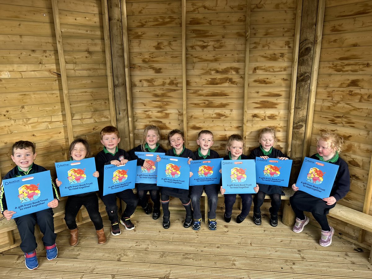 mrsmck2016's tweet photo. The Primary One children from @crossroads_ps were delighted to receive their copies of ‘I Went To The Supermarket’. The picture books were kindly supplied by @BookTrustNI as part of their P1 programme which encourages children to read for fun with their family each day. https://t.co/nY4jZqgTfl