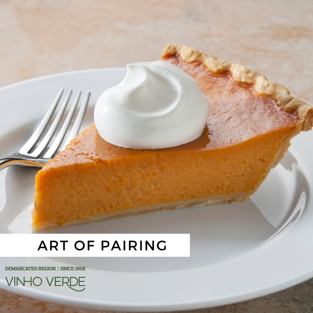Leftover pumpkin pie from your #Thanksgiving feast? Try pairing it with #VinhoVerde wines. The Avesso and Loureiro varieties complement dishes with aromatic ingredients and different spices like those found in many #pie recipes.🥧